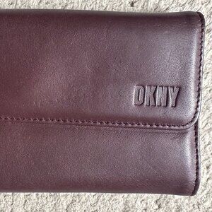 DKNY LARGE LEATHER WALLET MULTI POCKETS BROWN